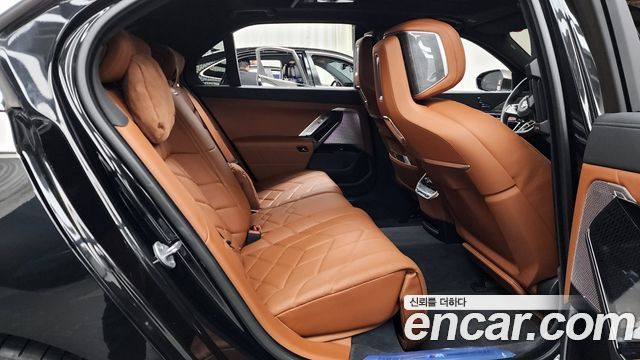 BMW 7-Series 2024 — photo 12
