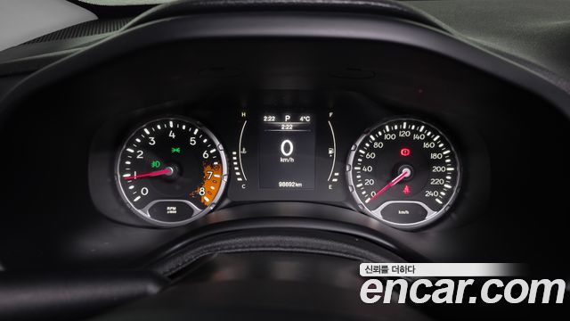 Jeep Renegade 2016 — photo 8