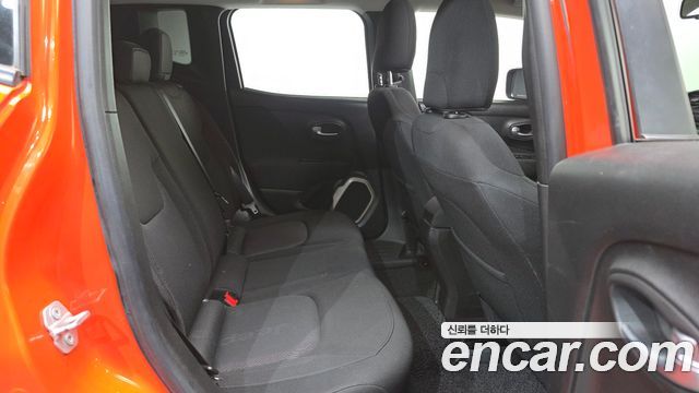 Jeep Renegade 2016 — photo 12