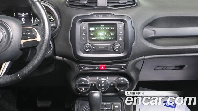 Jeep Renegade 2016 — photo 14