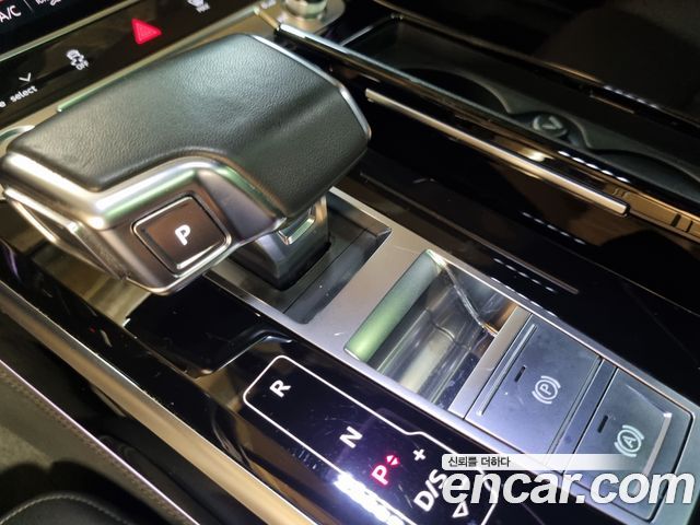 Audi A8 2020 — photo 9