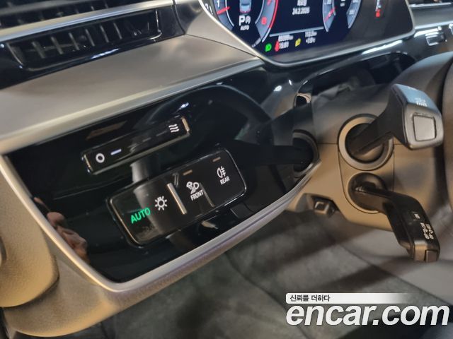 Audi A8 2020 — photo 13