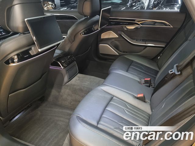 Audi A8 2020 — photo 17