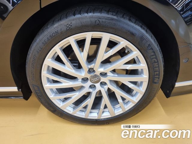 Audi A8 2020 — photo 20