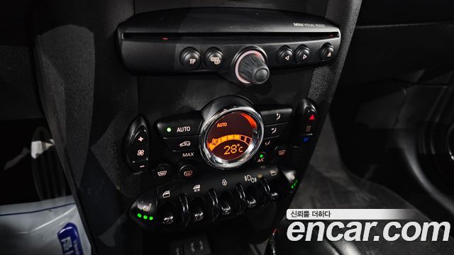 Mini Cooper Convertible 2015 — photo 18