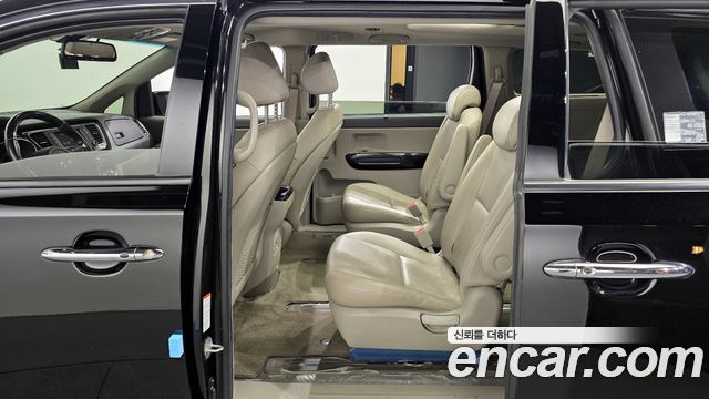 Kia Canival 2020 — photo 11