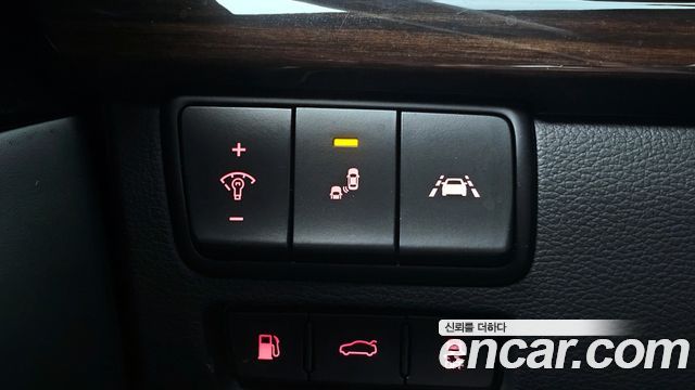 Kia K7 2019 — photo 18