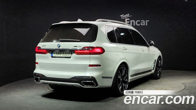 BMW X7 2021 — photo 2