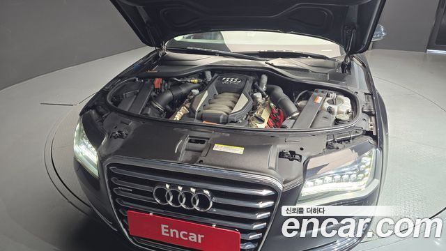 Audi A8 2011 — photo 6