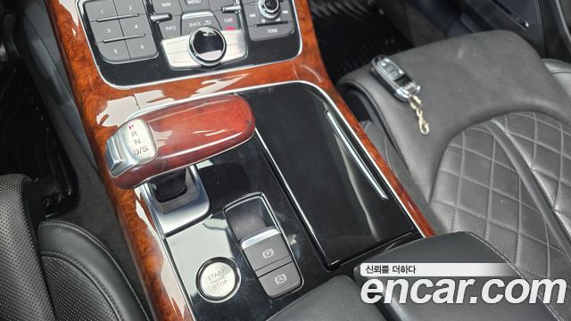 Audi A8 2011 — photo 9