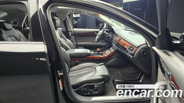 Audi A8 2011 — photo 10