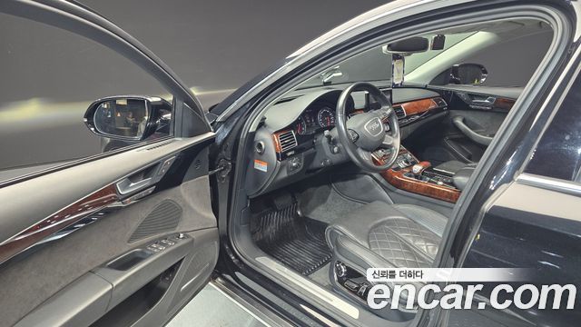 Audi A8 2011 — photo 11