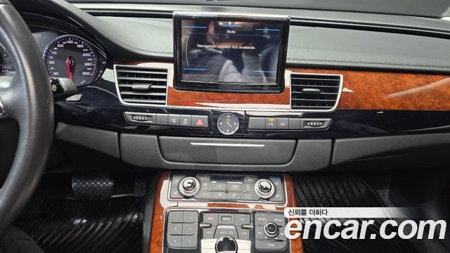 Audi A8 2011 — photo 14