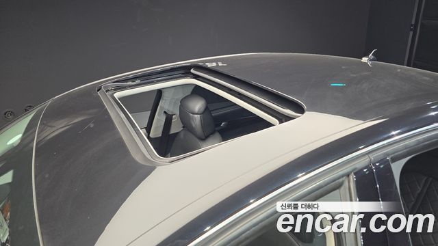 Audi A8 2011 — photo 19
