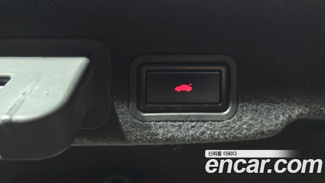 Audi A8 2011 — photo 20