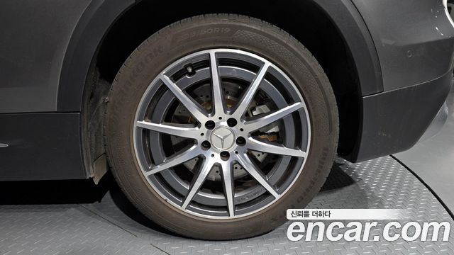 Mercedes-Benz GLB-Class 2022 — photo 5