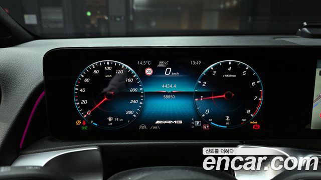 Mercedes-Benz GLB-Class 2022 — photo 8