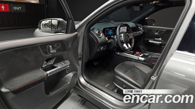 Mercedes-Benz GLB-Class 2022 — photo 10