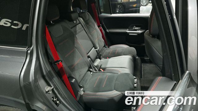 Mercedes-Benz GLB-Class 2022 — photo 12