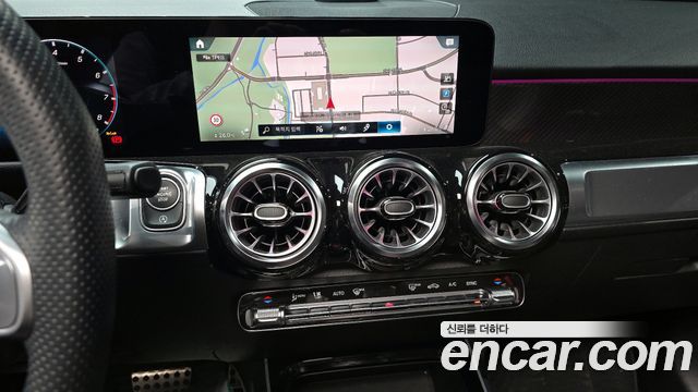 Mercedes-Benz GLB-Class 2022 — photo 16