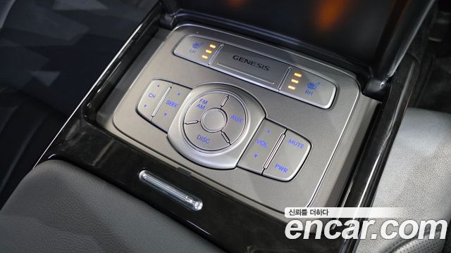 Hyundai Genesis 2012 — photo 18