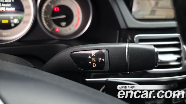 Mercedes-Benz E-Class 2015 — photo 9