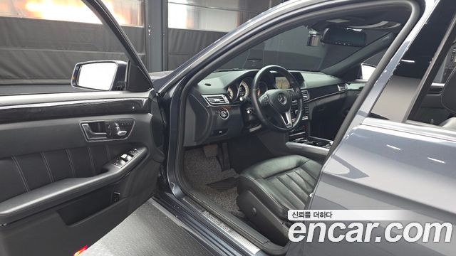 Mercedes-Benz E-Class 2015 — photo 10