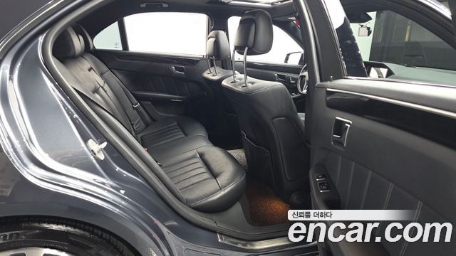 Mercedes-Benz E-Class 2015 — photo 12