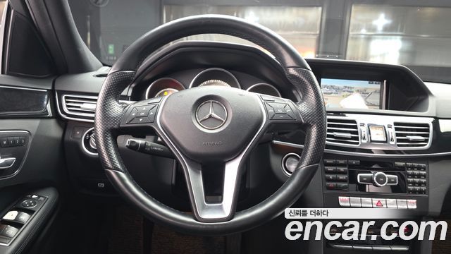 Mercedes-Benz E-Class 2015 — photo 13