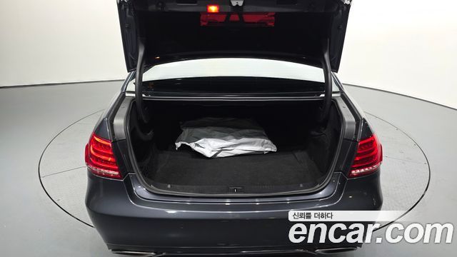 Mercedes-Benz E-Class 2015 — photo 20