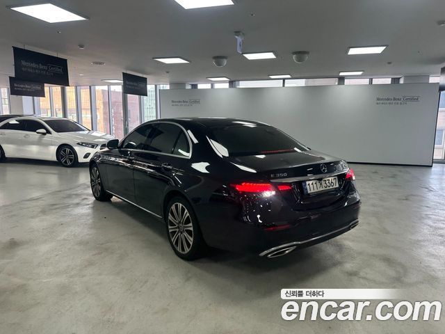 Mercedes-Benz E-Class 2023 — photo 2