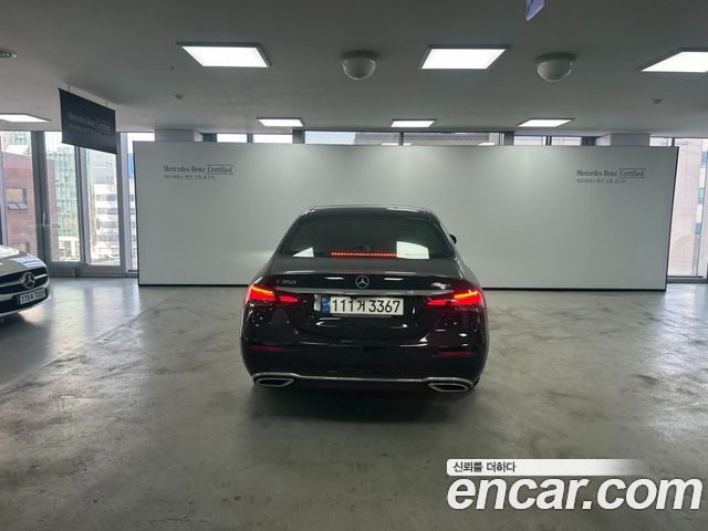 Mercedes-Benz E-Class 2023 — photo 4