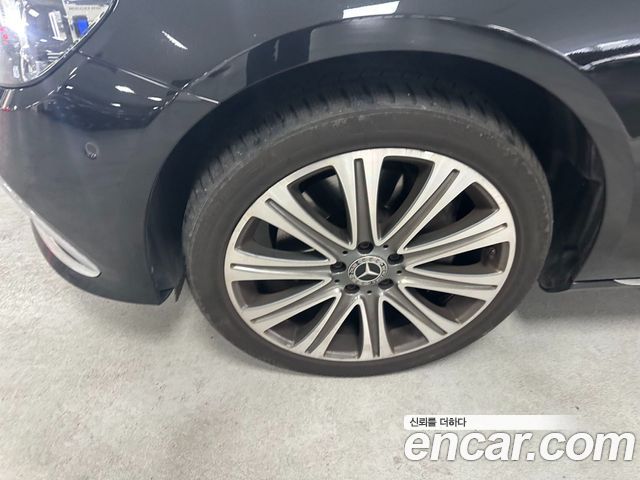 Mercedes-Benz E-Class 2023 — photo 5