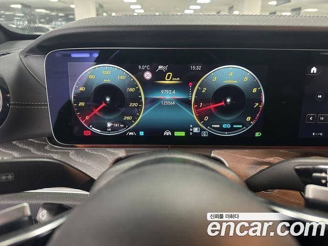 Mercedes-Benz E-Class 2023 — photo 8