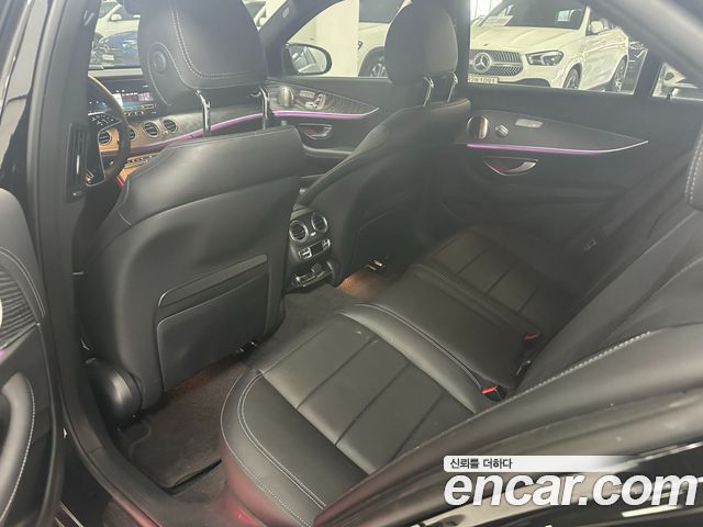 Mercedes-Benz E-Class 2023 — photo 10