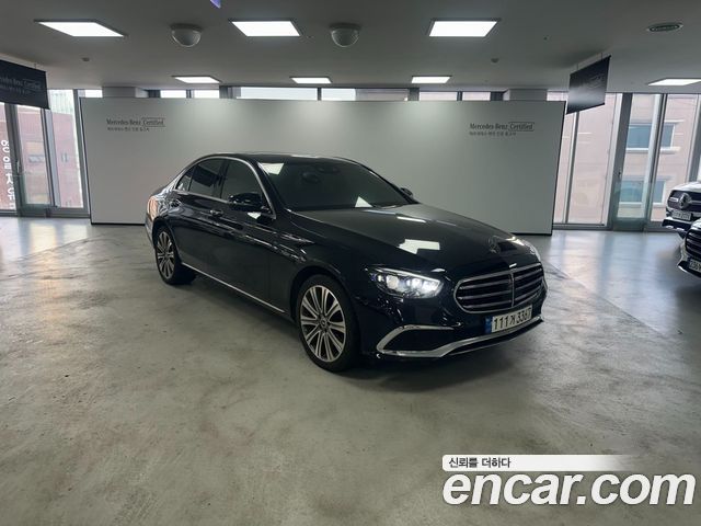 Mercedes-Benz E-Class 2023 — photo 11