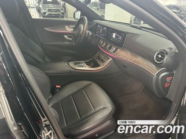 Mercedes-Benz E-Class 2023 — photo 14