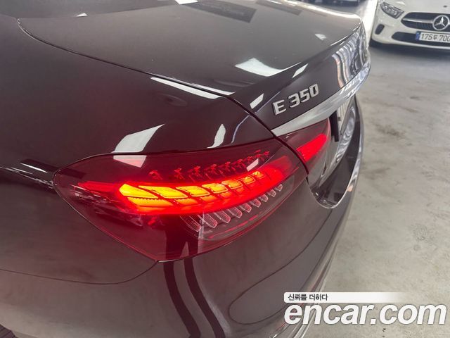 Mercedes-Benz E-Class 2023 — photo 19