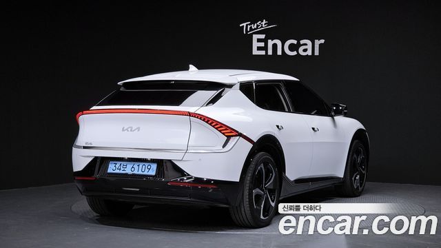 Kia EV6 2023 — photo 2