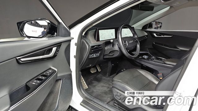Kia EV6 2023 — photo 11