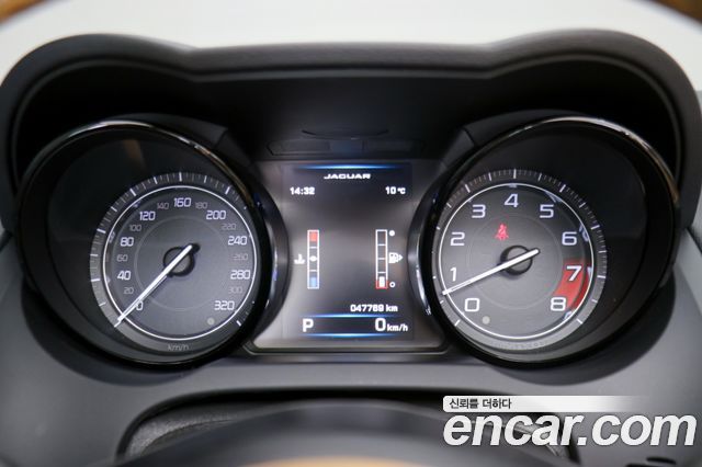 Jaguar F-TYPE 2015 — photo 12