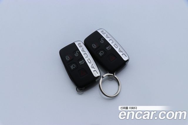 Jaguar F-TYPE 2015 — photo 16