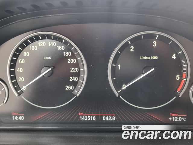 BMW 5-Series 2011 — photo 5