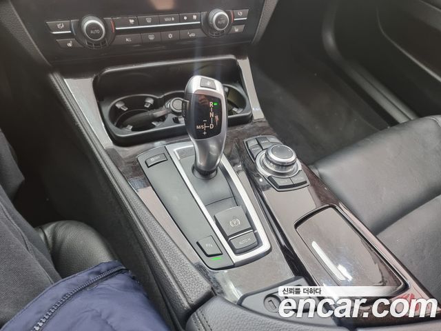 BMW 5-Series 2011 — photo 10