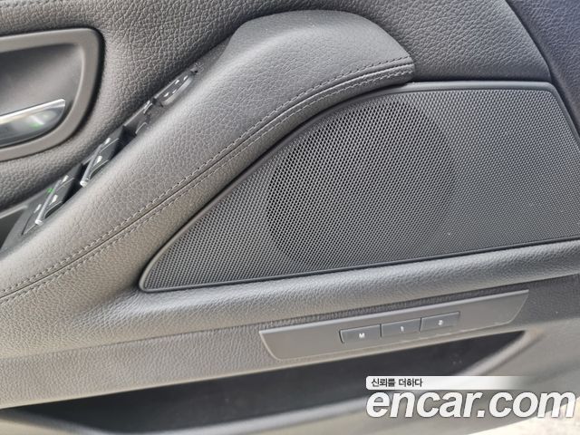 BMW 5-Series 2011 — photo 11