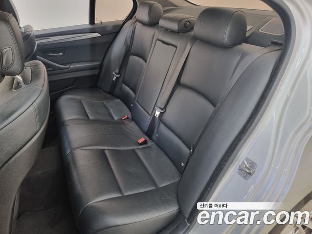 BMW 5-Series 2011 — photo 12