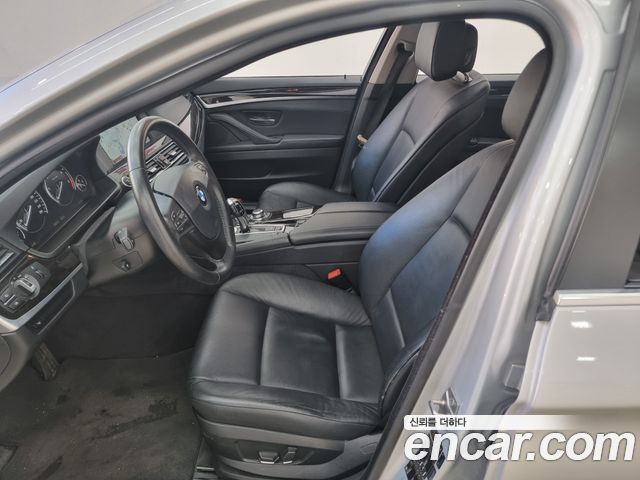 BMW 5-Series 2011 — photo 13