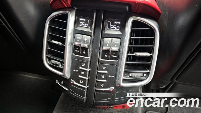 Porsche Cayenne 2016 — photo 19