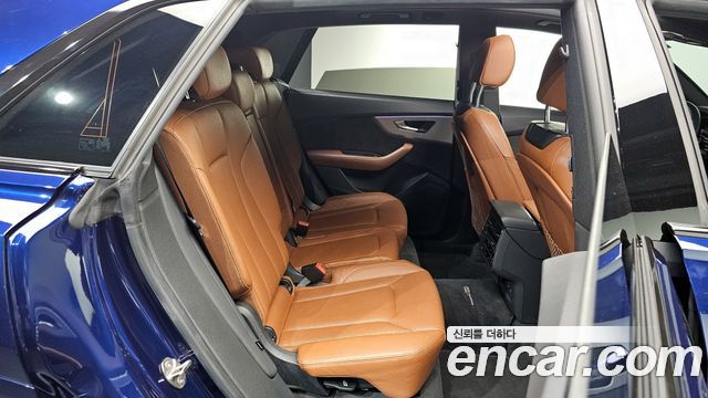 Audi Q8 2021 — photo 12