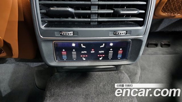 Audi Q8 2021 — photo 19
